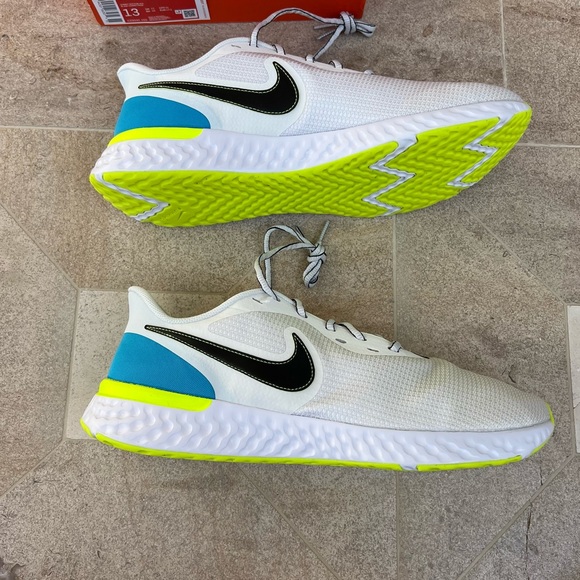NWT Nike Revolution 5 EXT - Picture 3 of 11